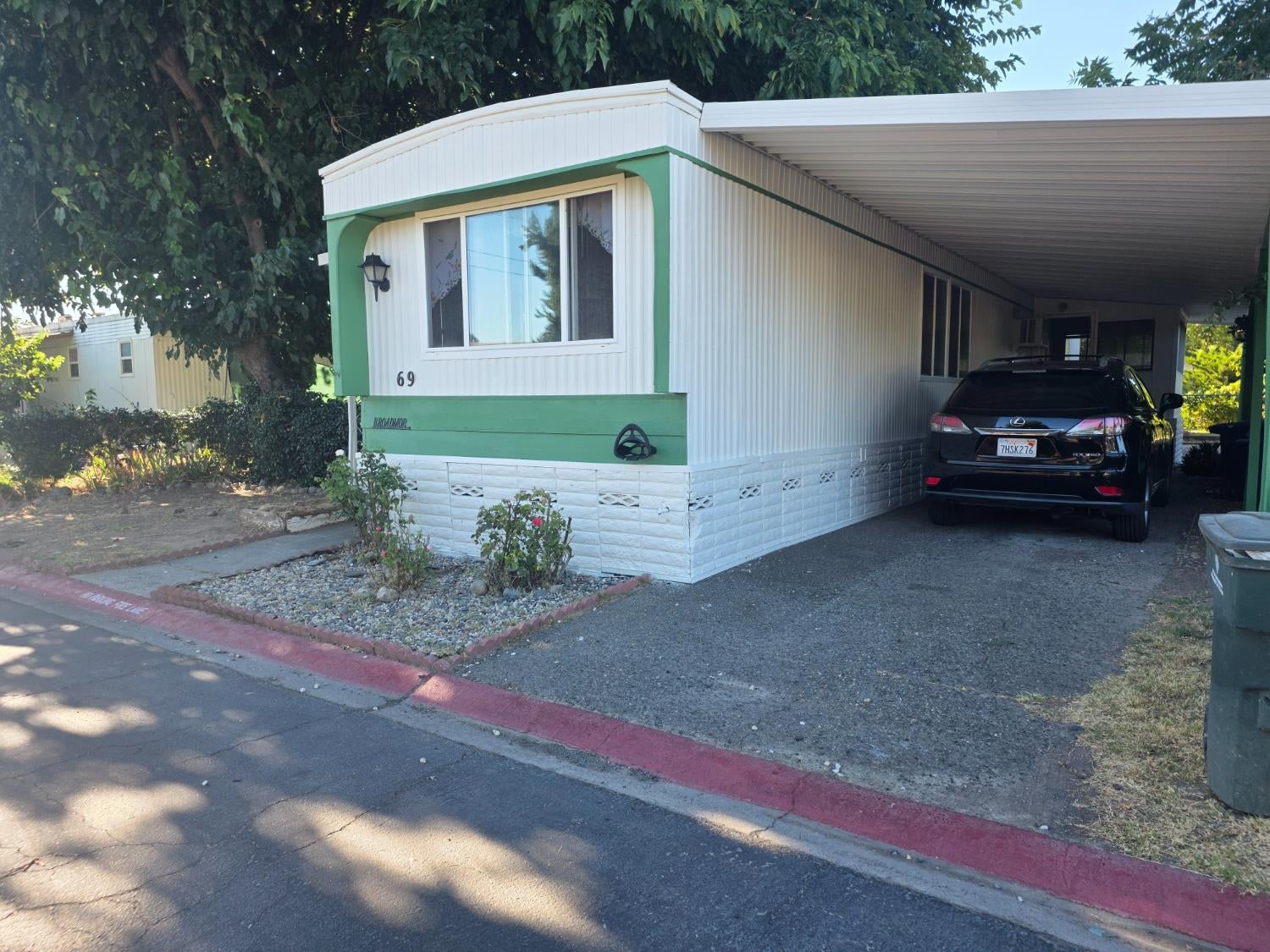 69 Kit Road 69 — photo