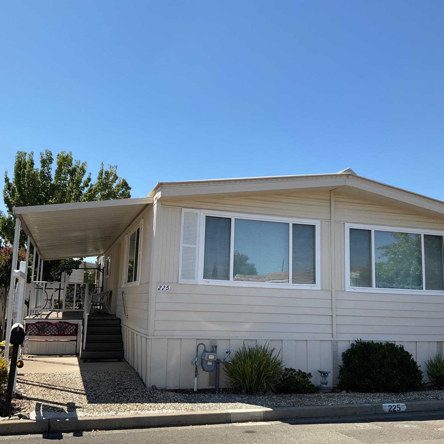 225 Club House Drive — photo