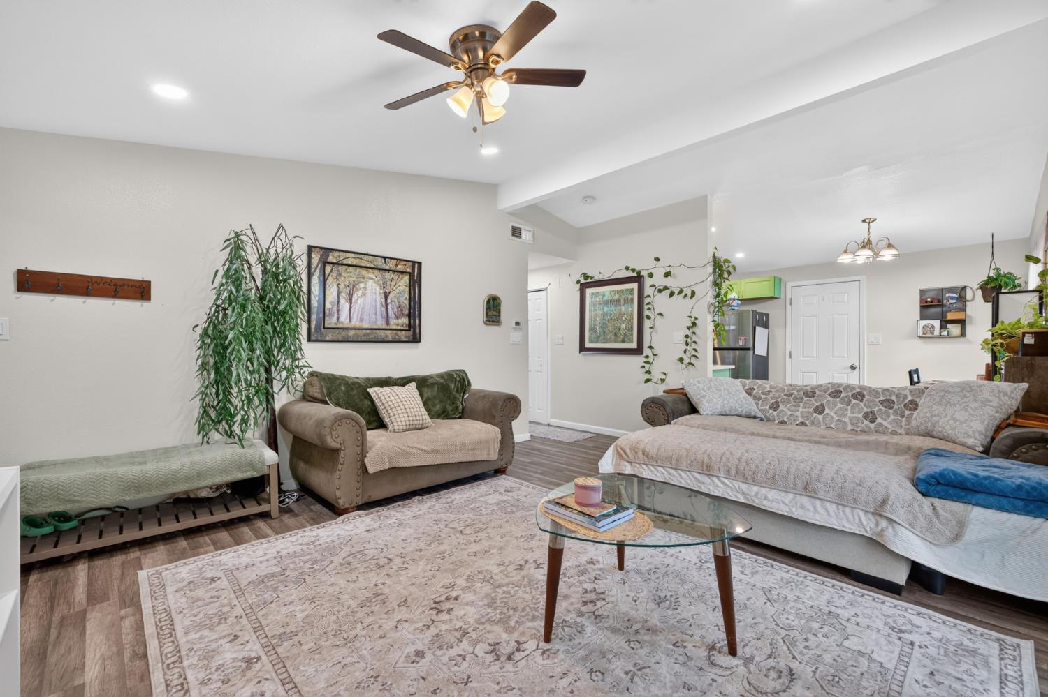 3720 Centinella Dr — photo