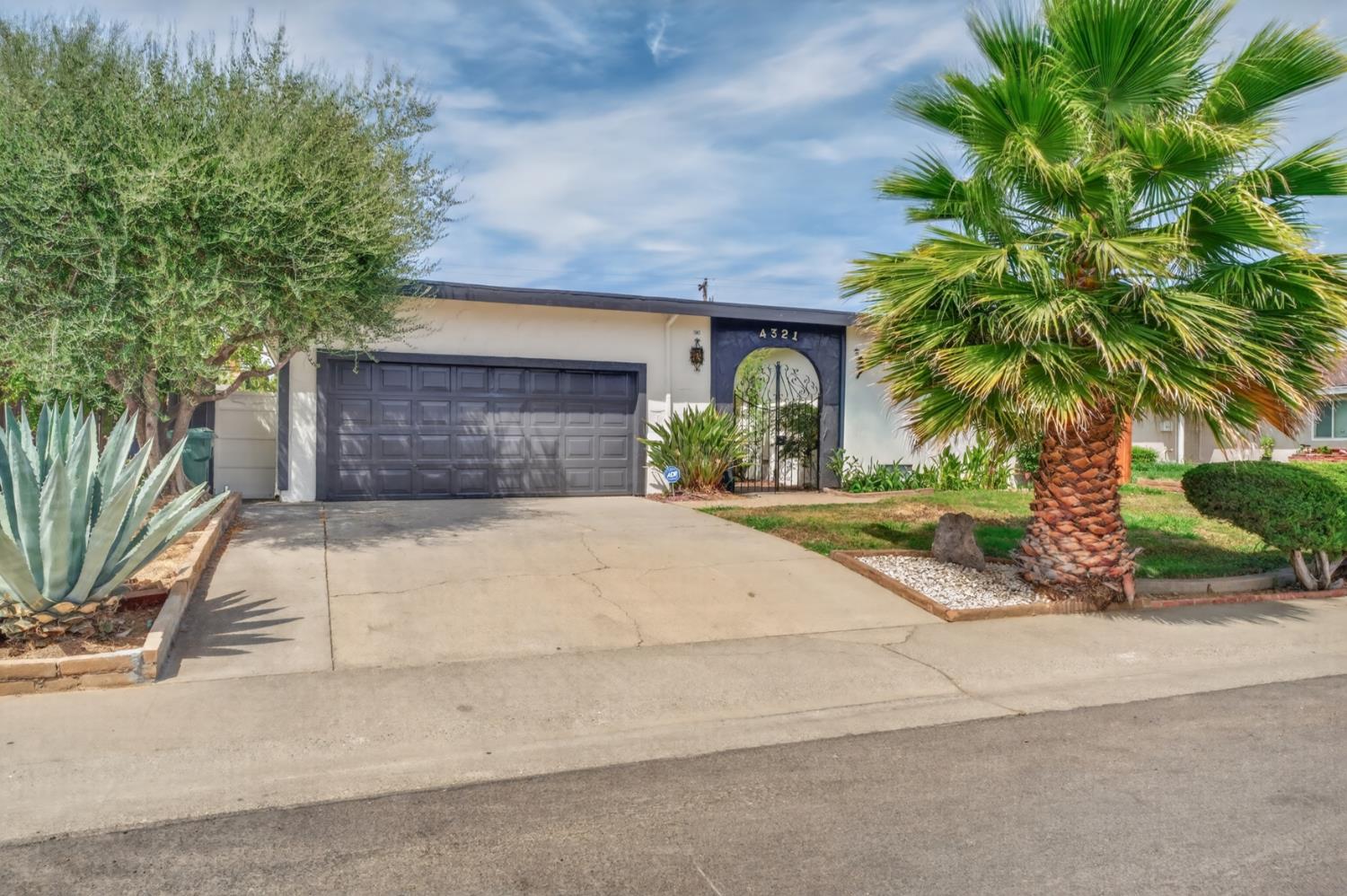 4321 Lamont Way — photo