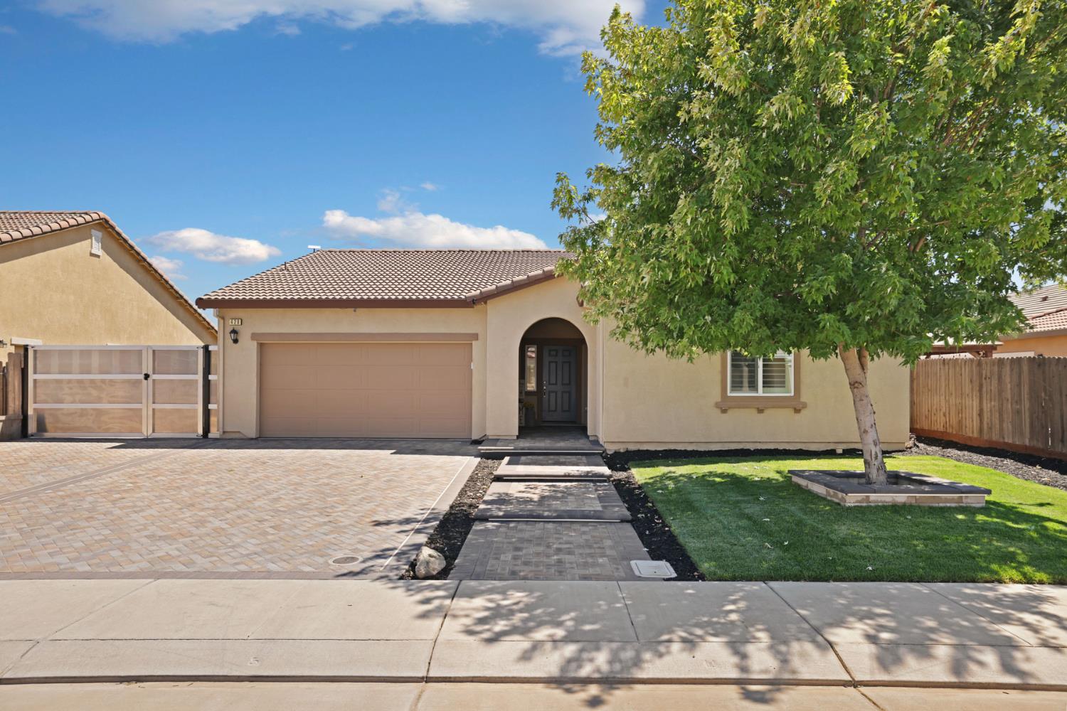 428 Pendragon — photo