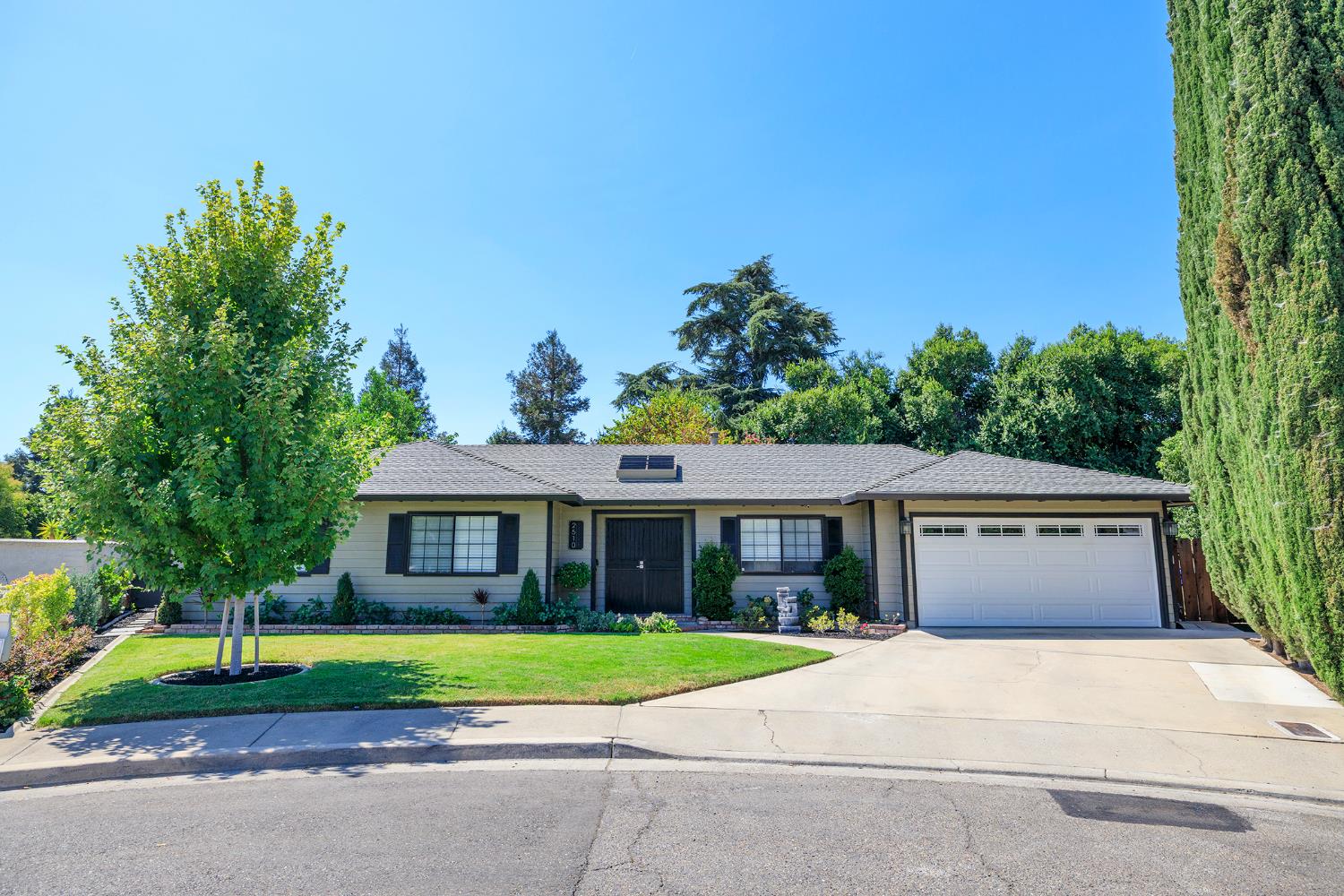 2510 Deanna Court — photo