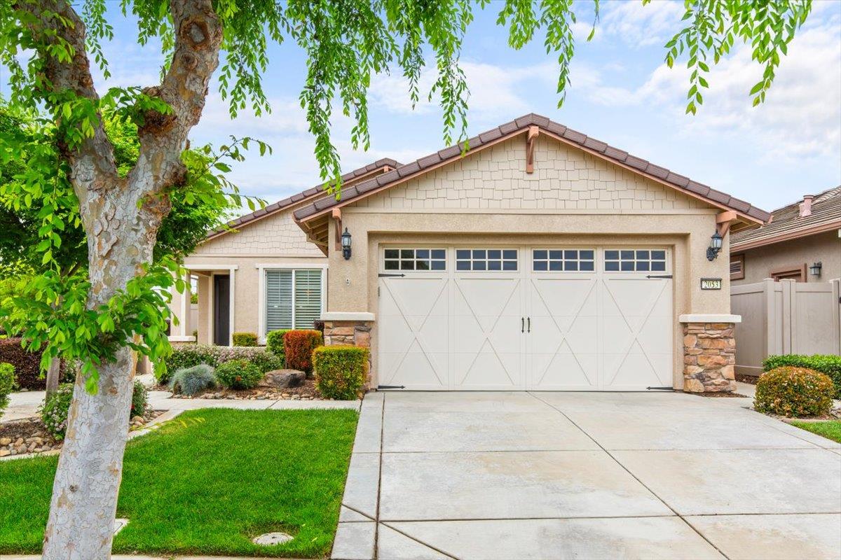 2053 Shady Oak Street — photo
