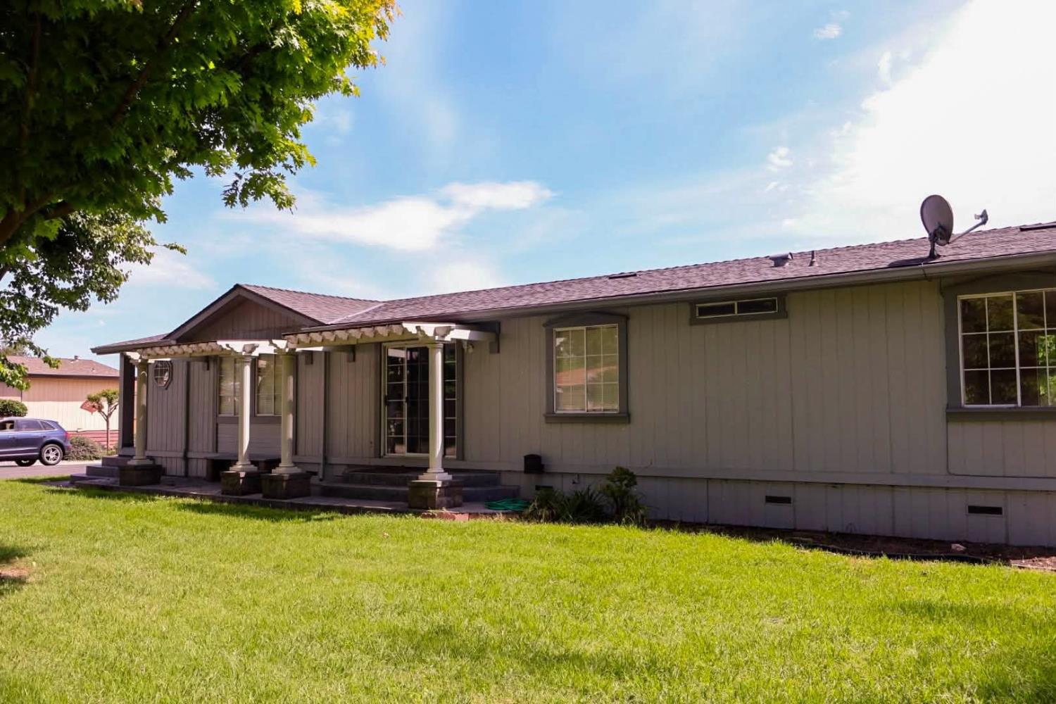 8 Silverwood Court — photo