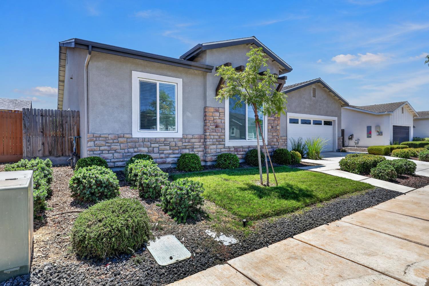 2462 Valverde Drive — photo