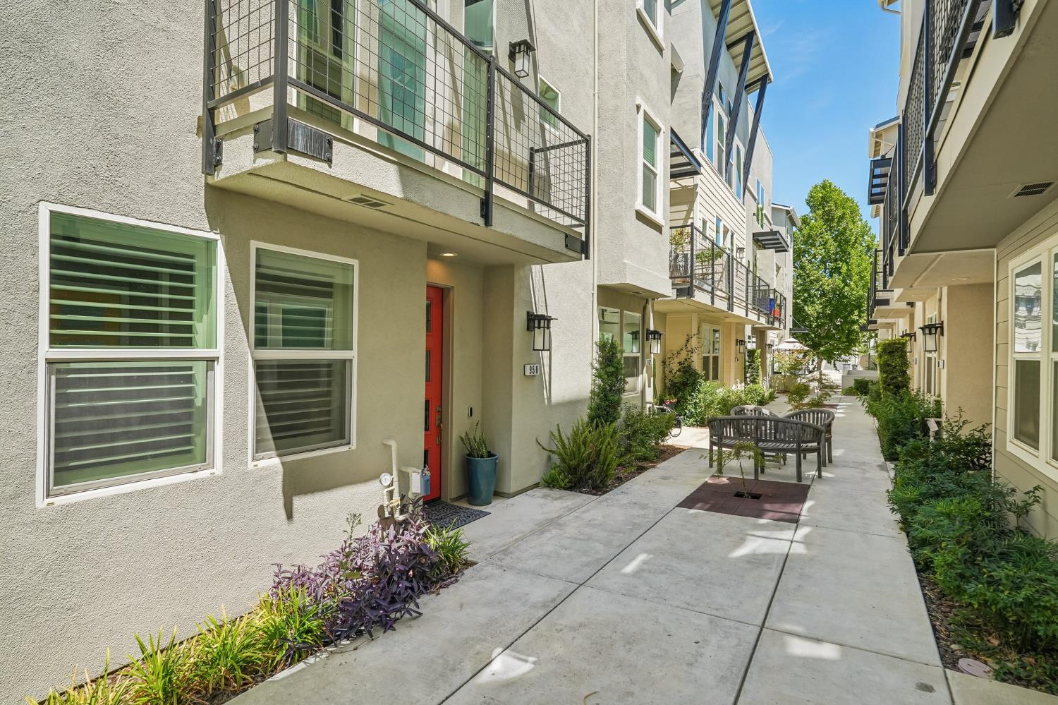 958 Marvel Stripe Terrace — photo