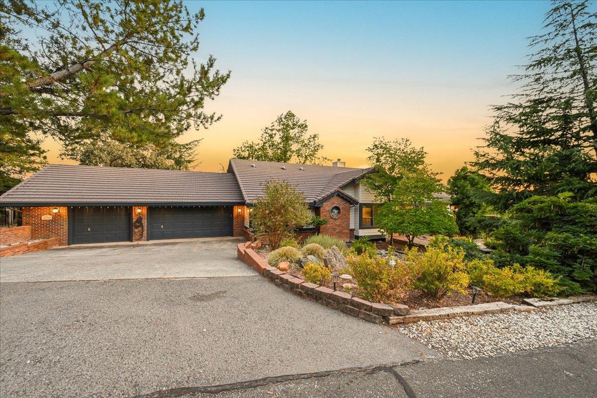 8980 Upper Valley Road — photo