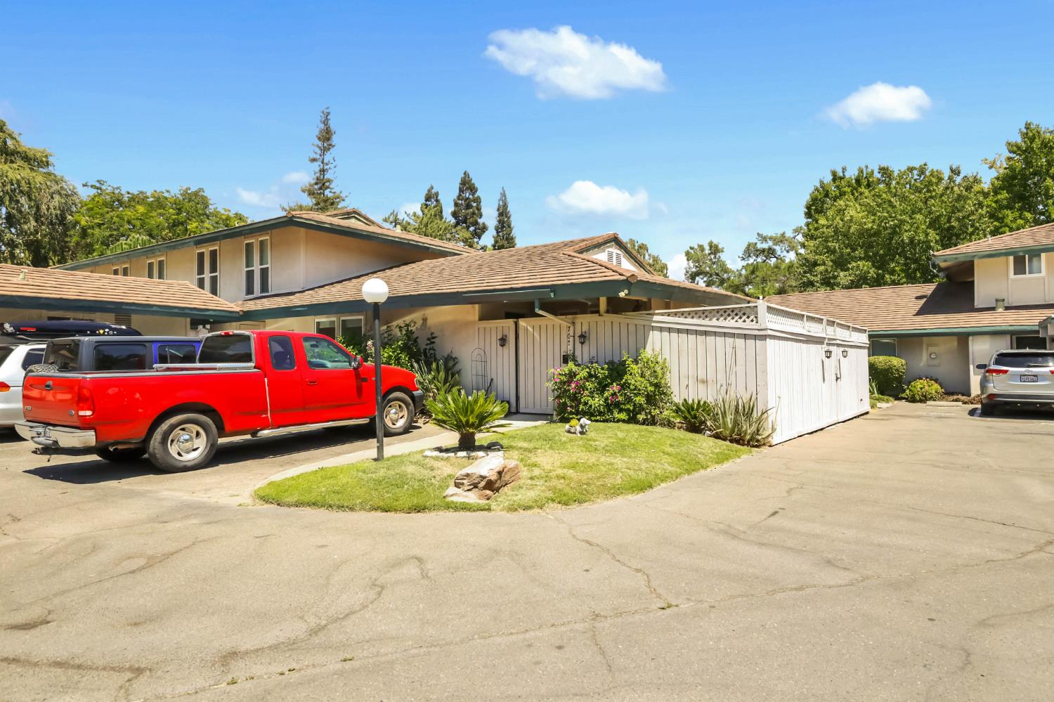 705 Roundtree Court — photo