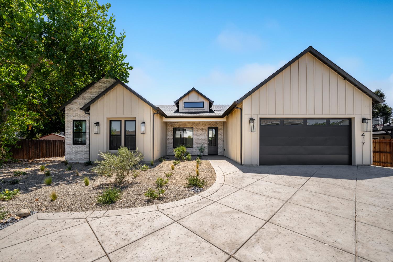 417 Hovey Ct — photo
