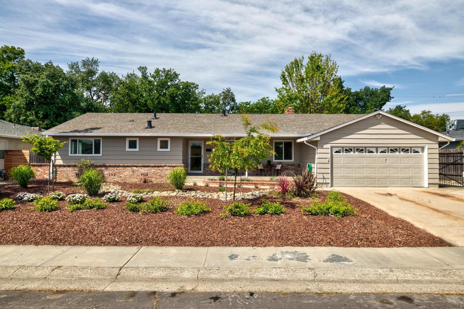 6942 S Land Park Drive — photo