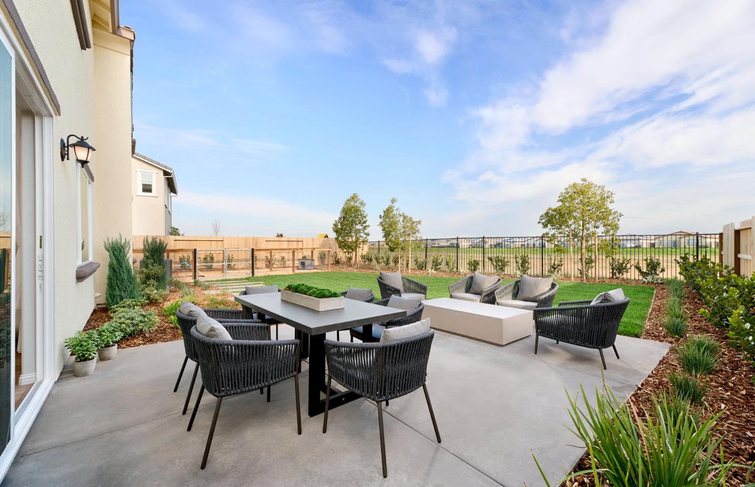 1040 Shadowgate Drive, Roseville, CA 95747