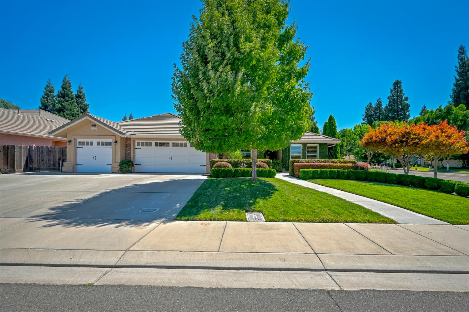 1320 Silhouette Ct — photo