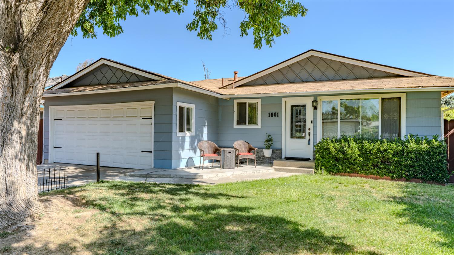1601 Carnation Court — photo