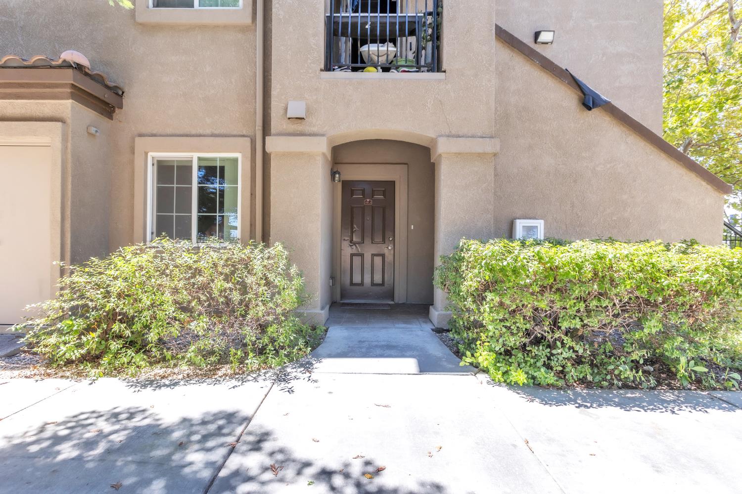 4200 E Commerce 1813 — photo