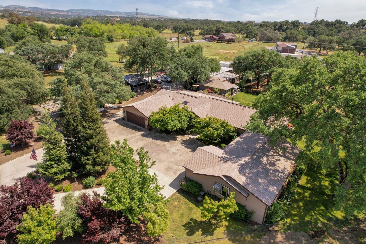 210 Melissa Way — photo