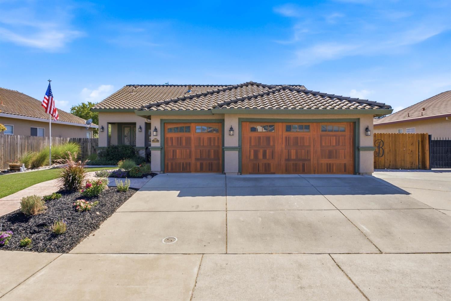 1014 Elk Hills Drive — photo
