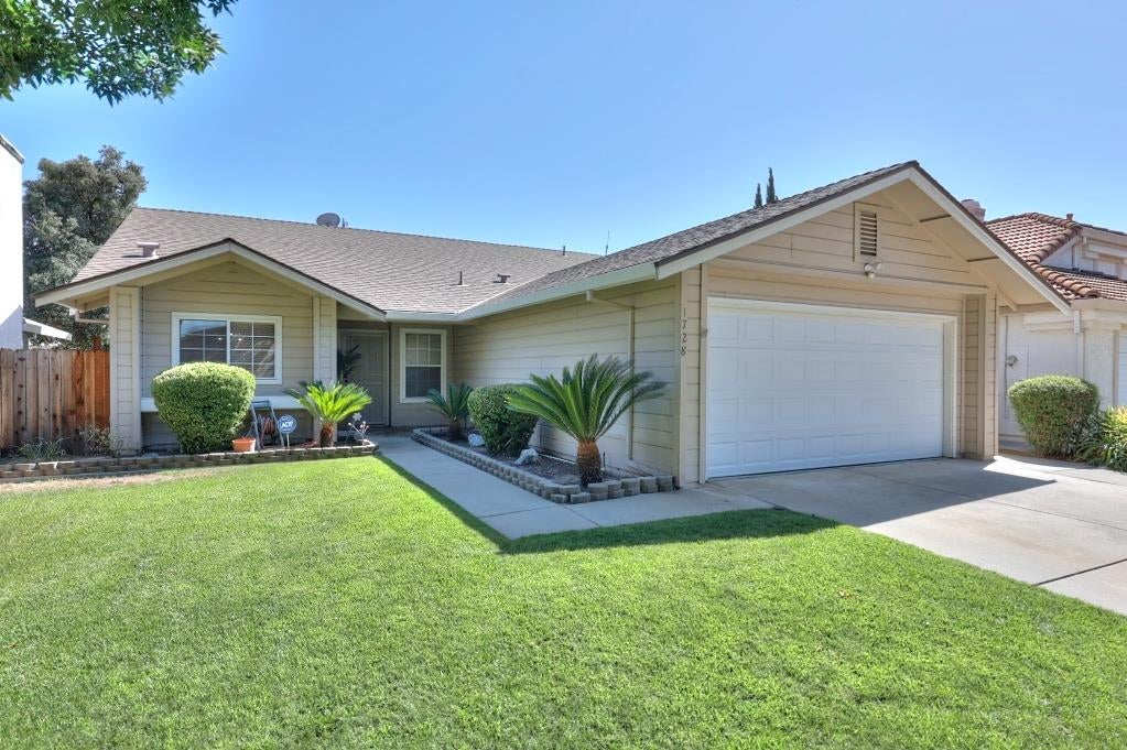 1728 Nighthawk Way — photo