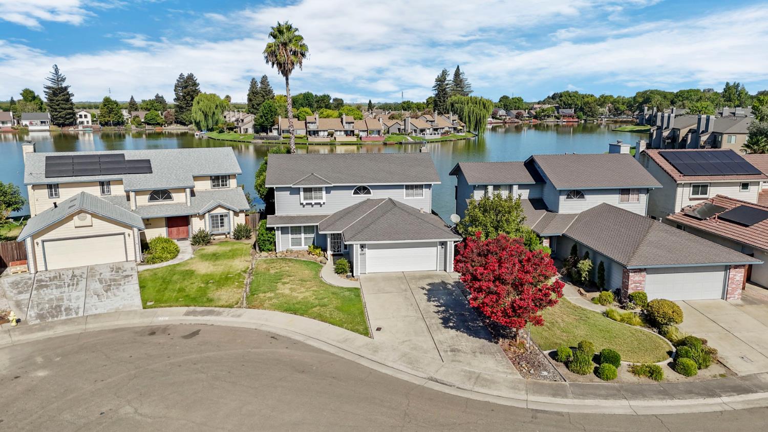 3267 Lakeshore Court — photo