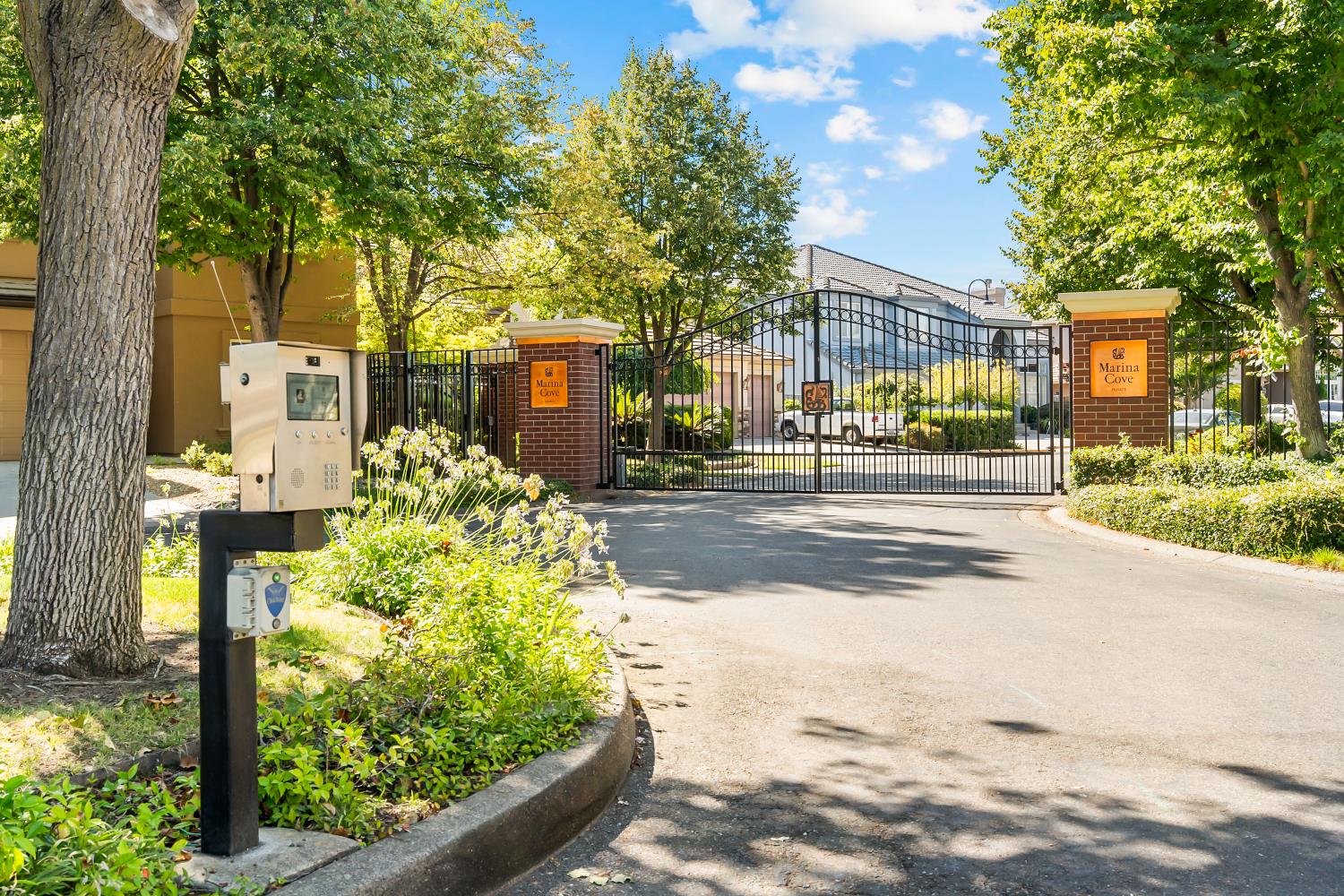 11 Lake Harbor Court — photo