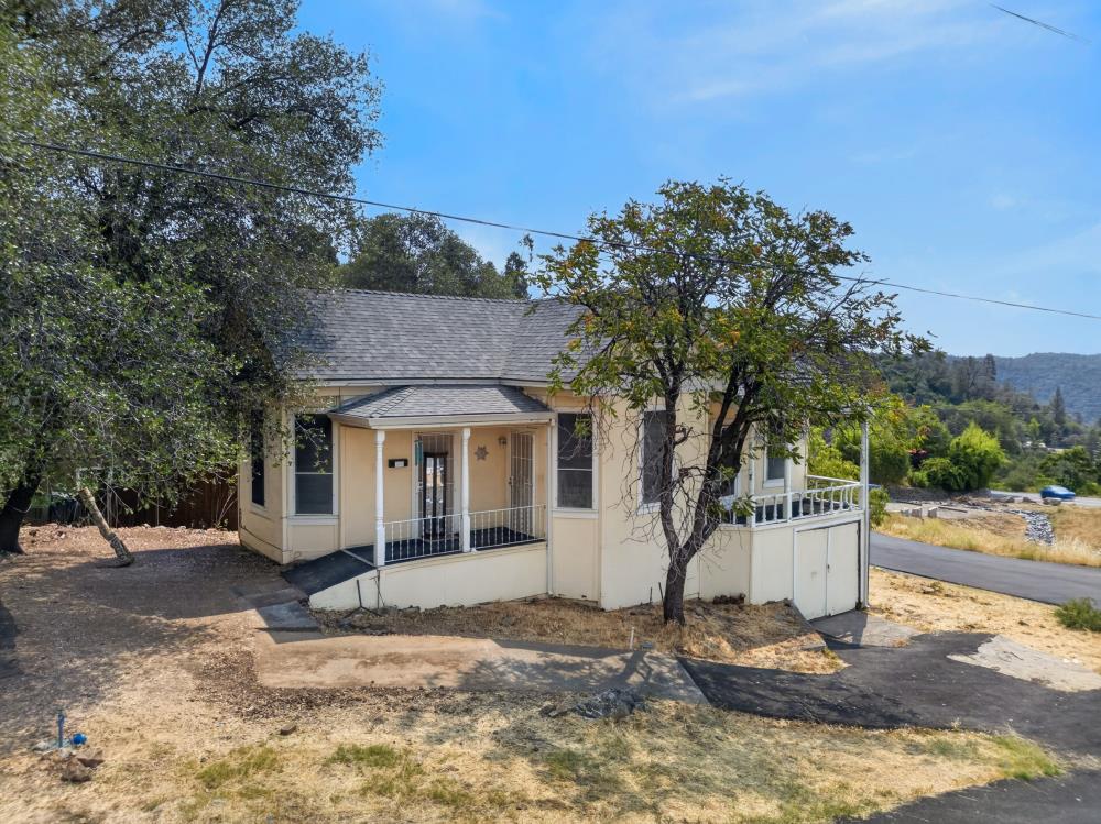100 Aeolia Drive — photo