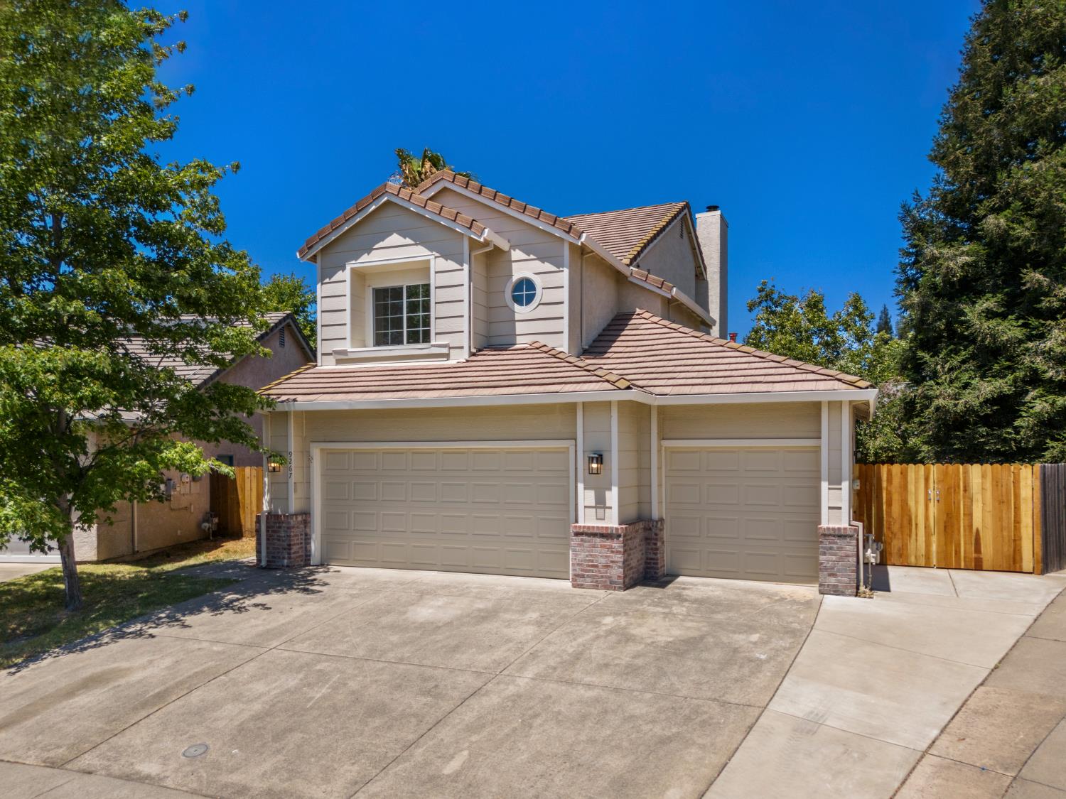 9267 Caulfield Drive — photo
