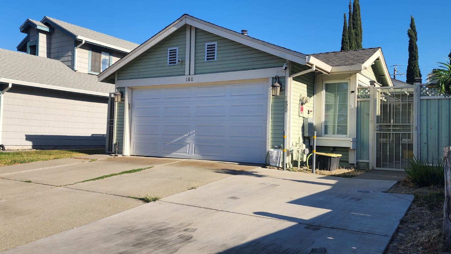 180 Hawthorne Drive — photo