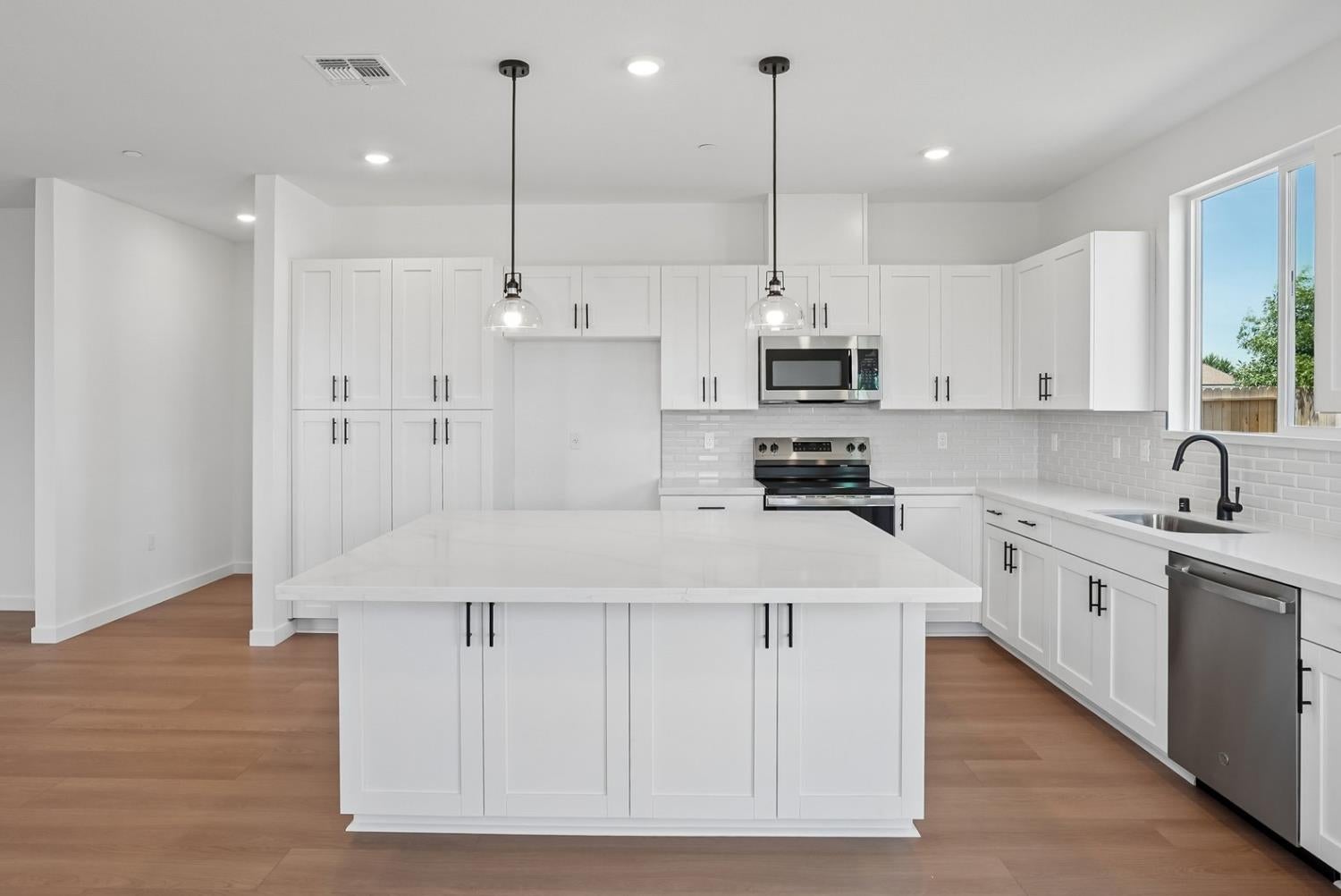 3852 Alexander Circle — photo