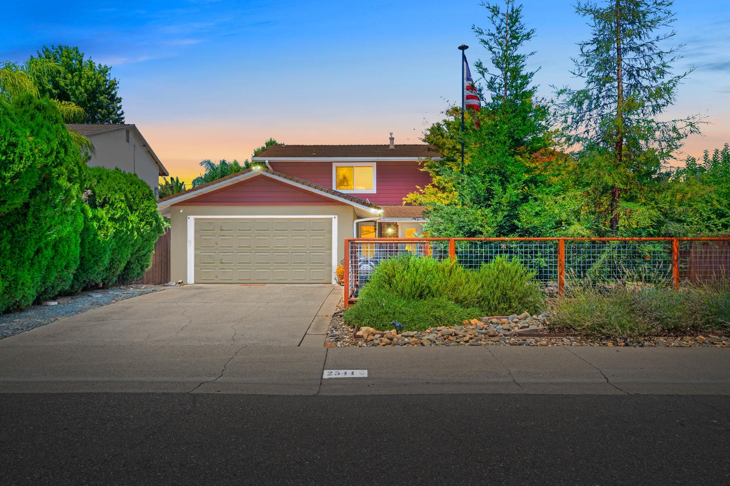 2544 Clearlake Way — photo