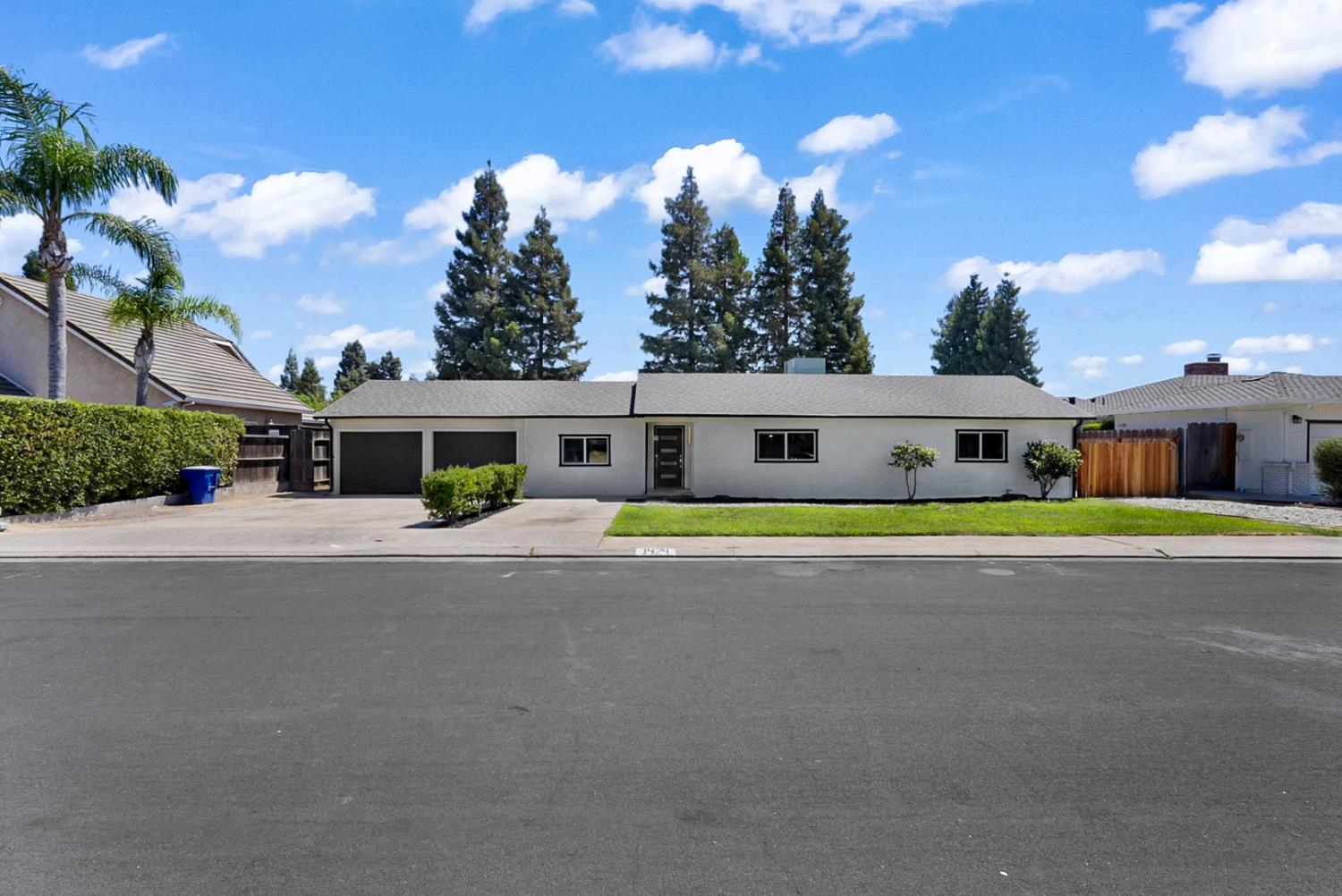 1424 La Salle Drive — photo