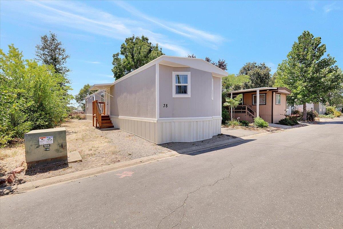 10383 Larkin 38 — photo