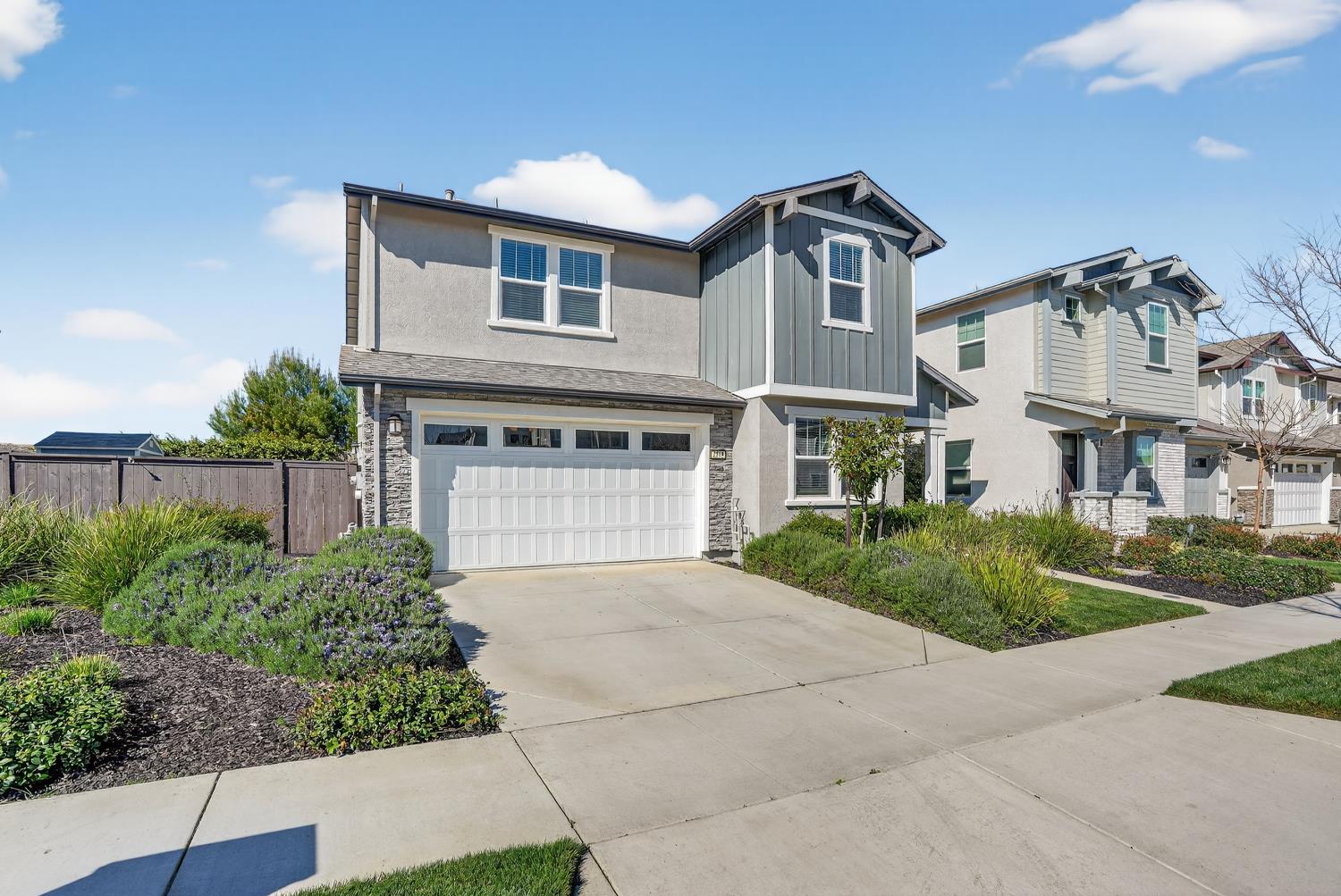 2719 Alcove Way — photo