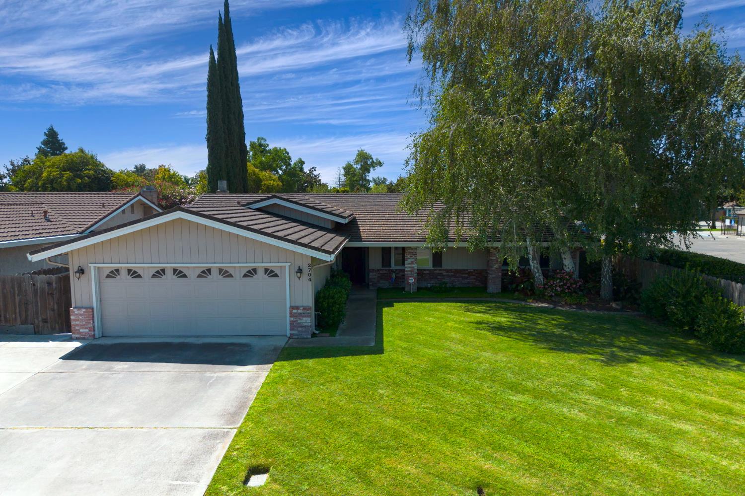 2704 Estate Drive — photo