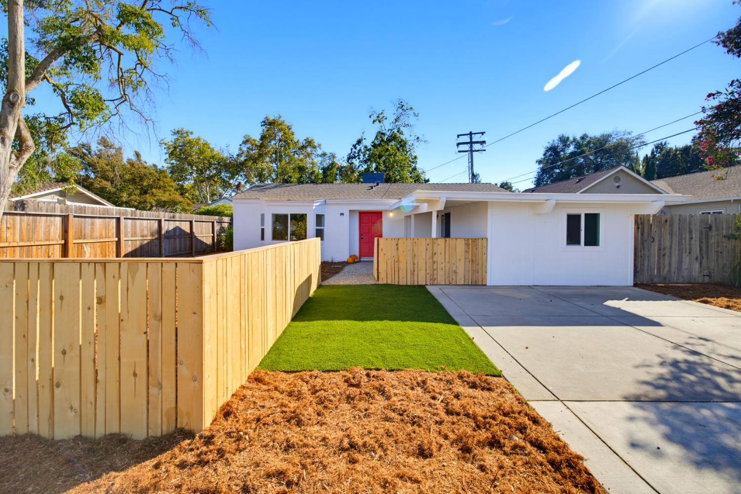 3932 Whitney Ave — photo