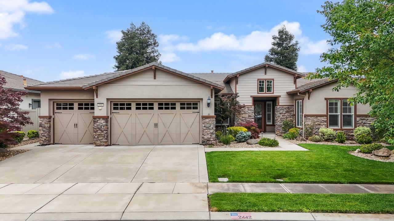 2442 Pepper Tree Lane — photo