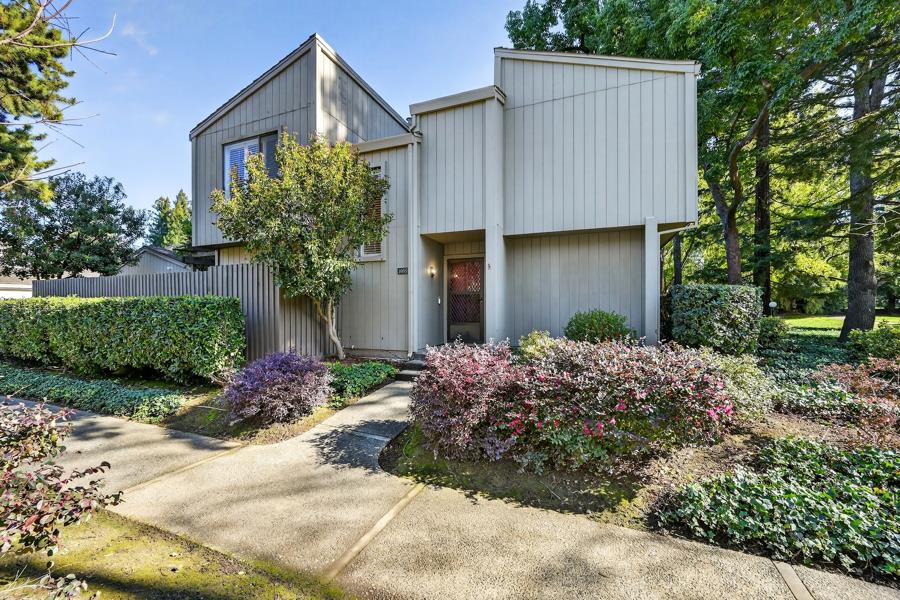 1055 Commons Drive — photo