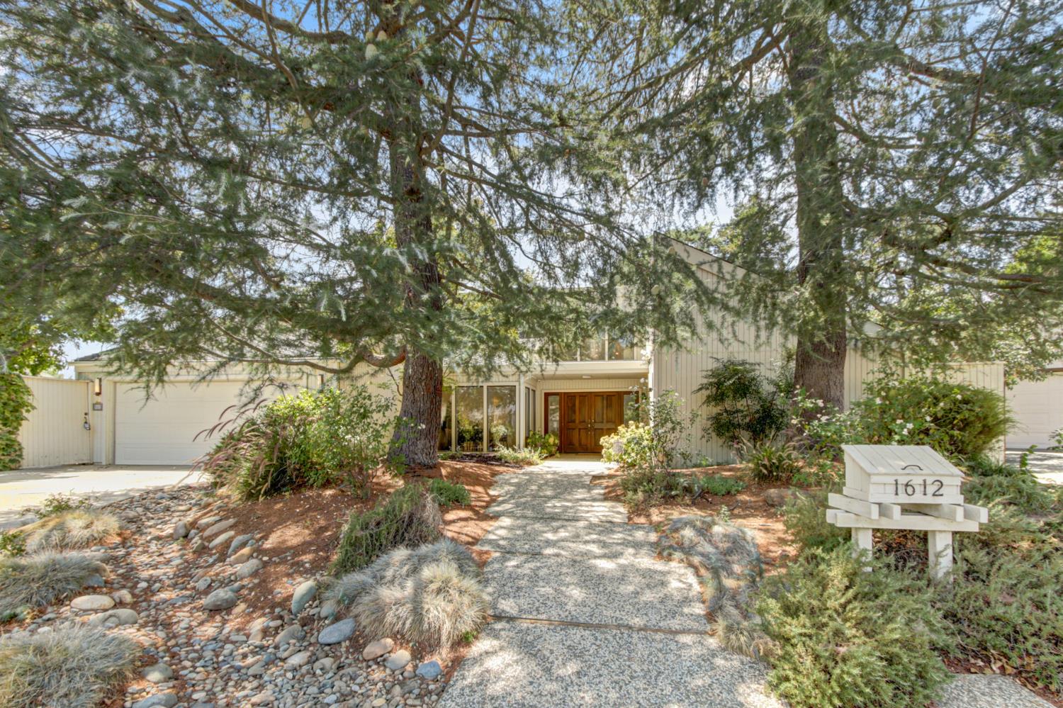 1612 Baylor Court — photo