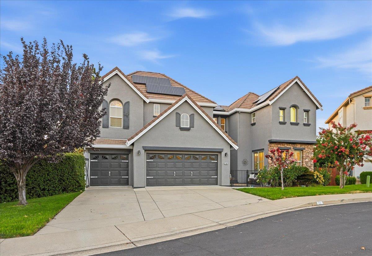 768 Grandview Drive — photo