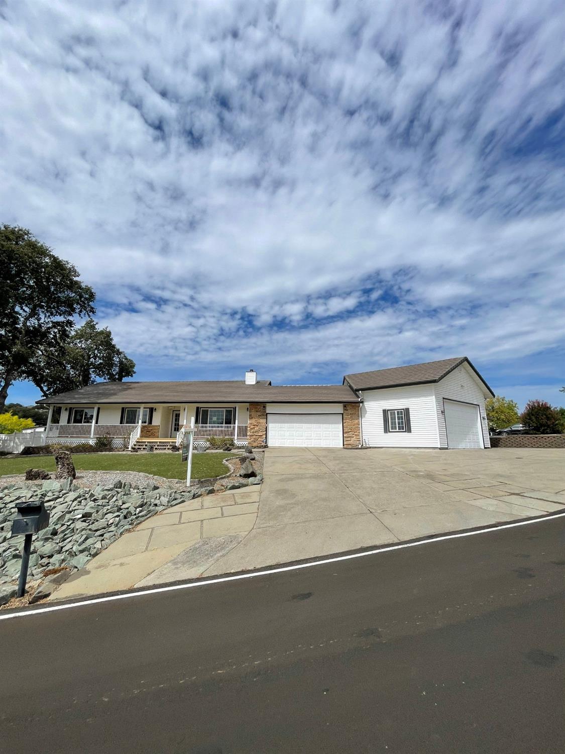 2088 Greenbriar Road — photo