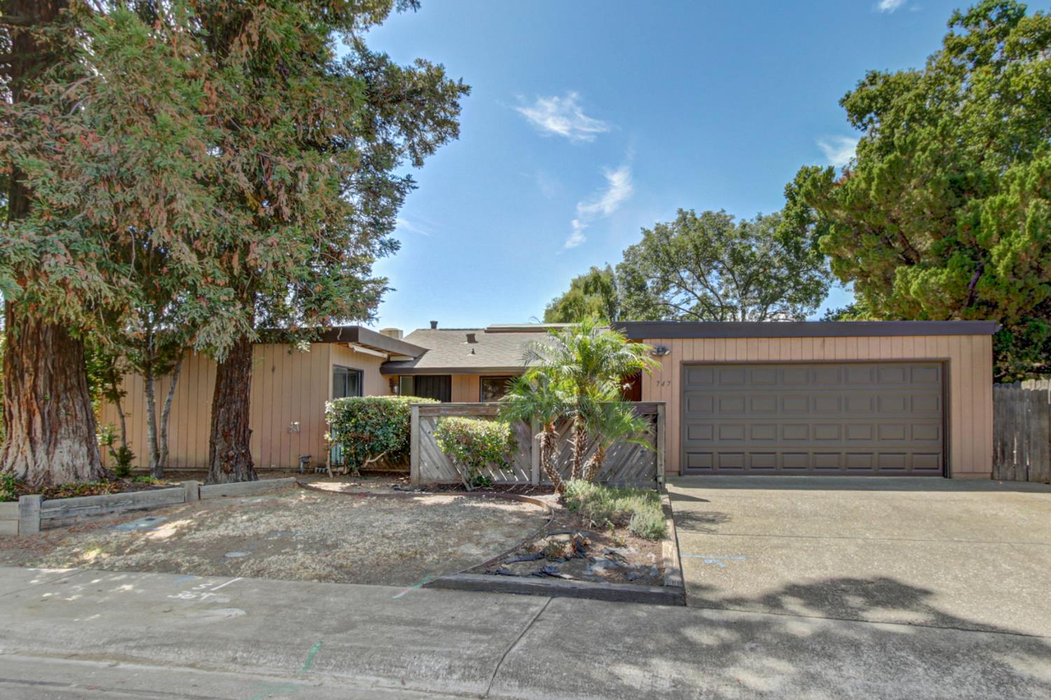 747 Harvard Bend Drive — photo
