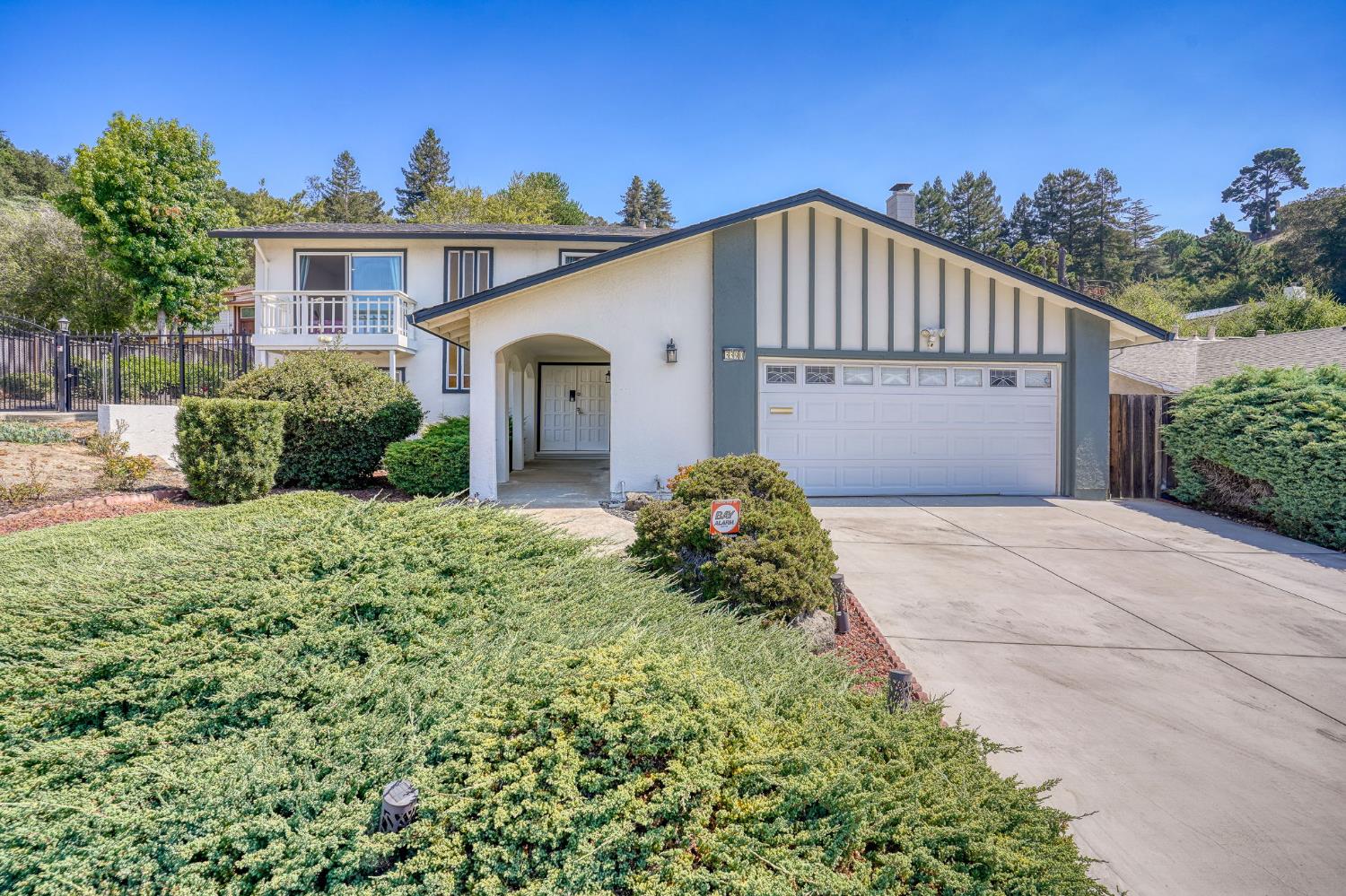 3390 Pinewood Court — photo
