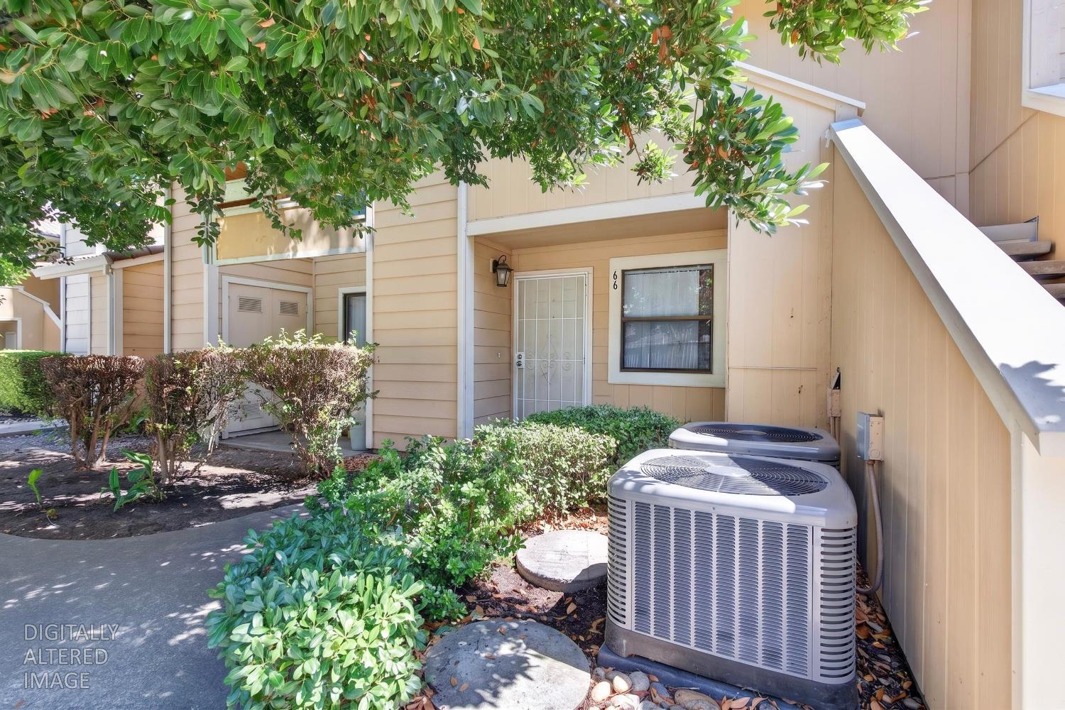 1661 Pyrenees Avenue 66 — photo