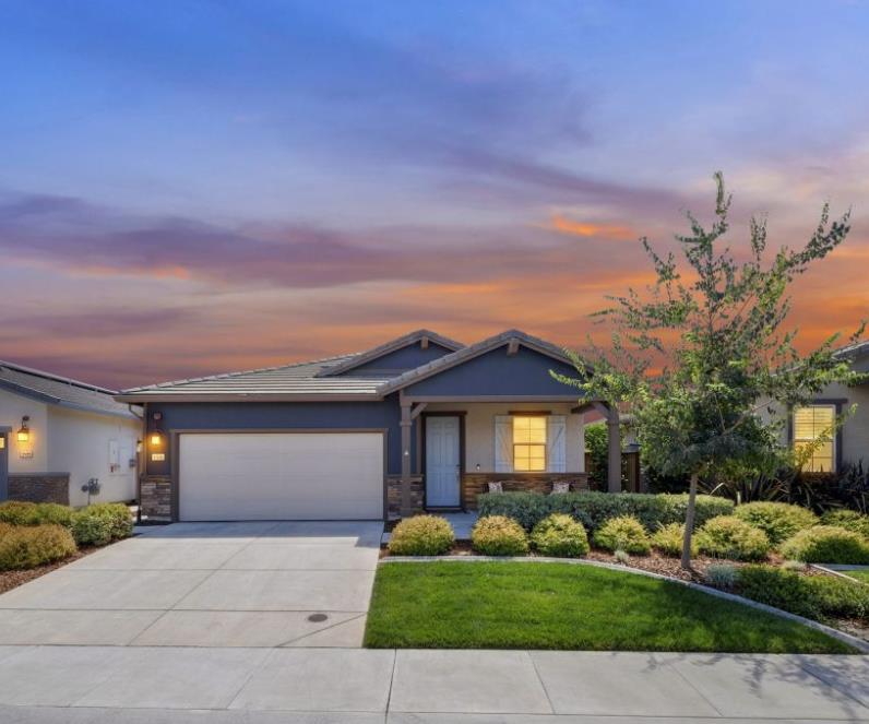 1447 Red Lake Way — photo