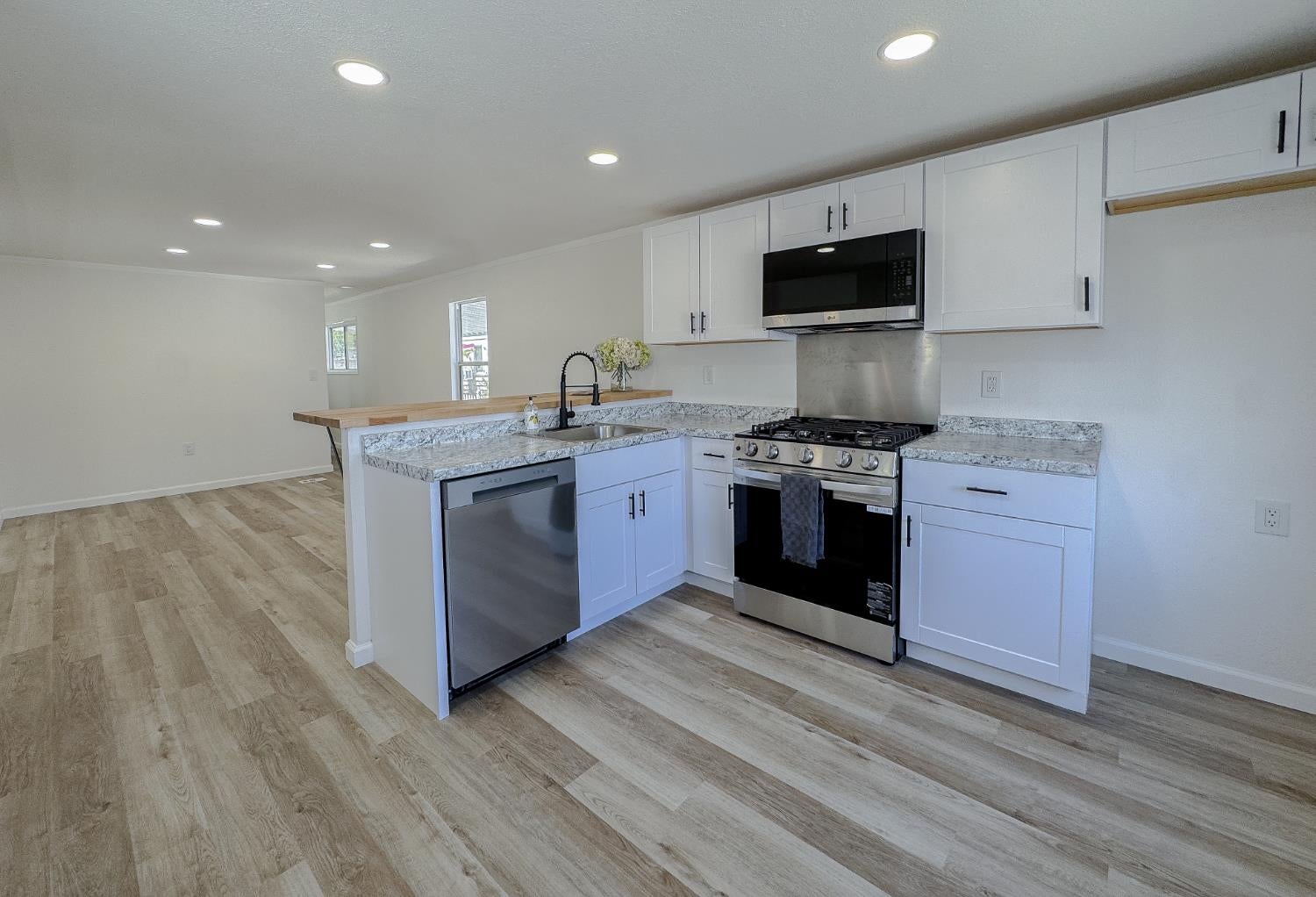 5848 Hobbs Lane 50 — photo