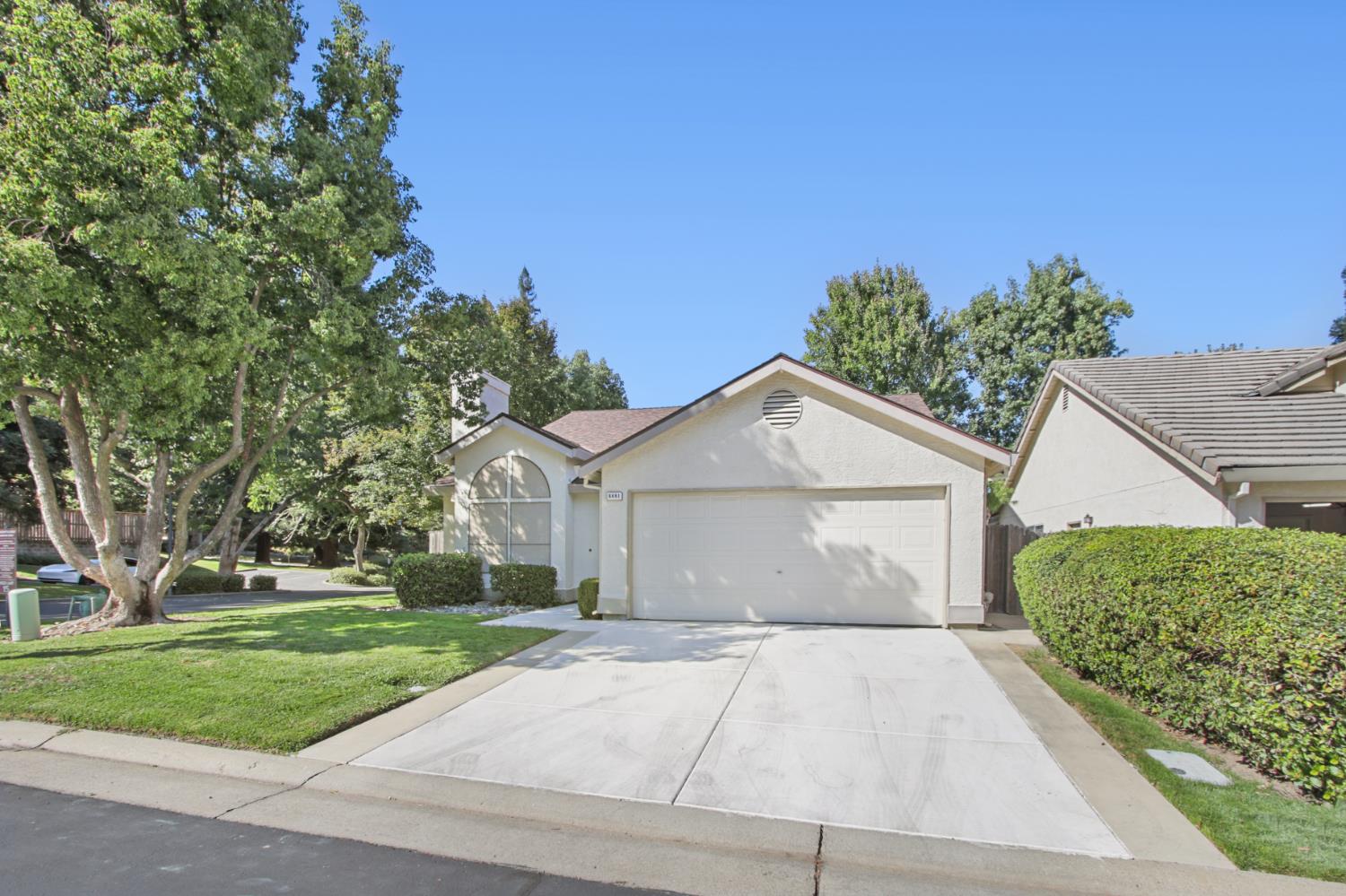 8461 Day Lillies Ln — photo