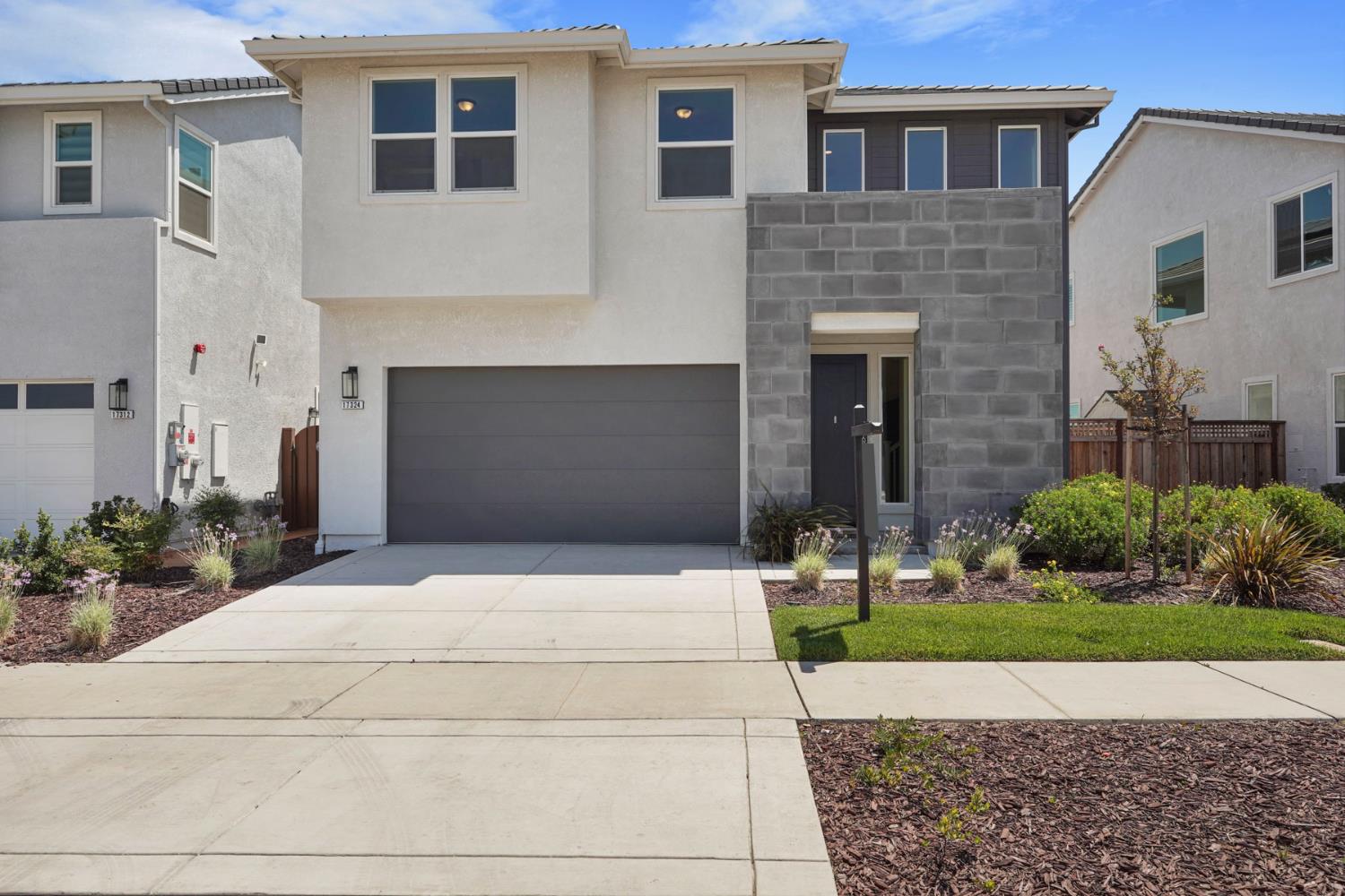 17324 Bushwick Lane — photo