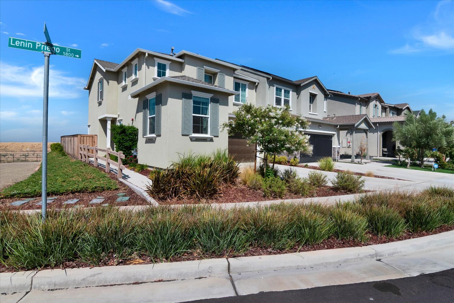 5828 Lenin Priego Street — photo