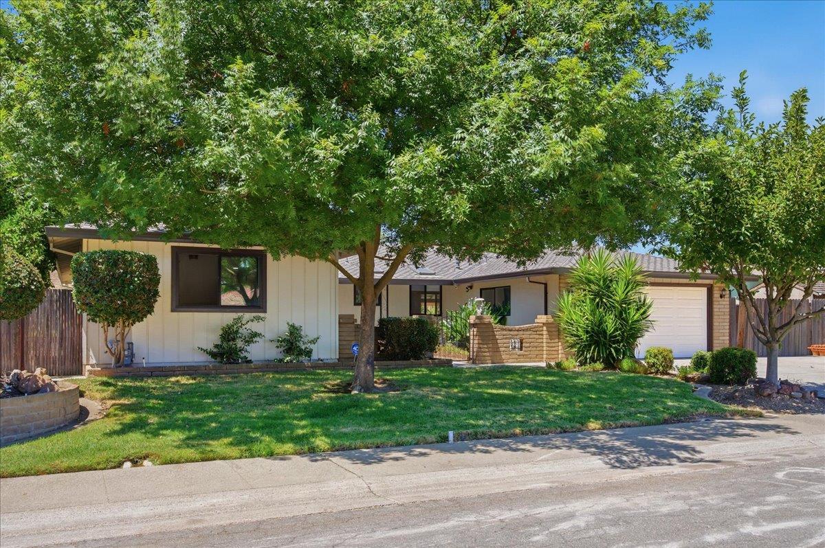 6820 Arabella Way — photo