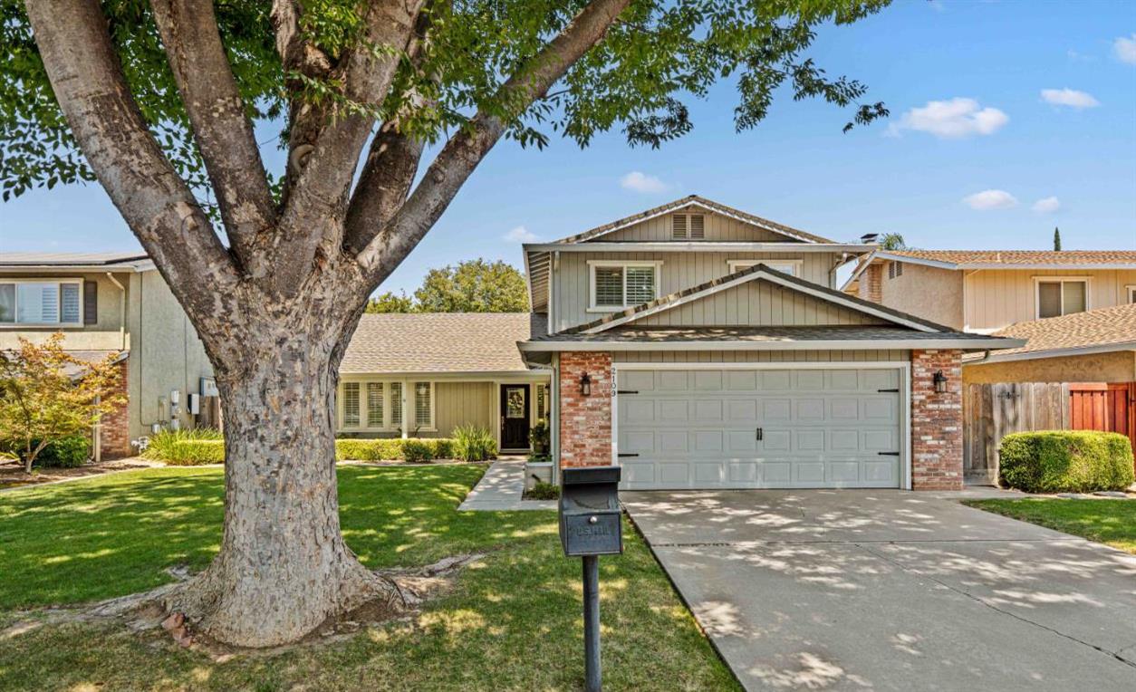 2109 Graywood Court — photo