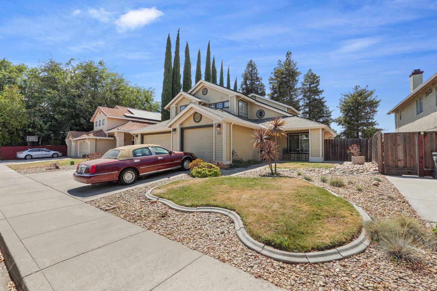 1530 Locust Drive — photo