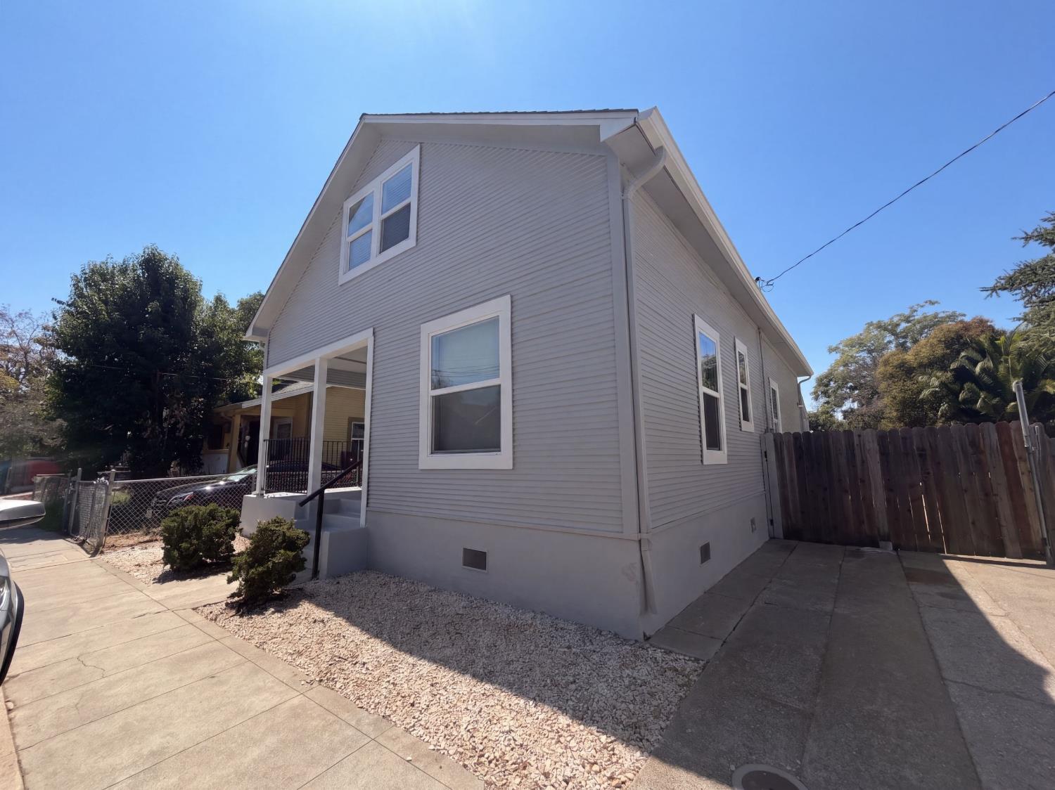 3210 San Jose Way — photo